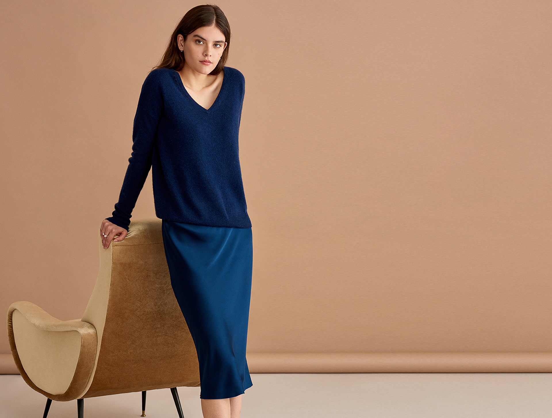 ESSENTIAL CASHMERE V NECK