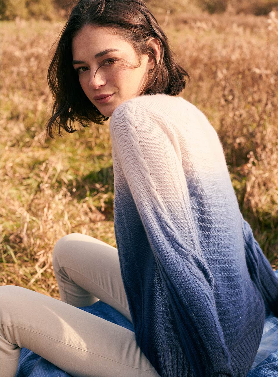 CASHMERE DIP DYE CABLE CREWNECK