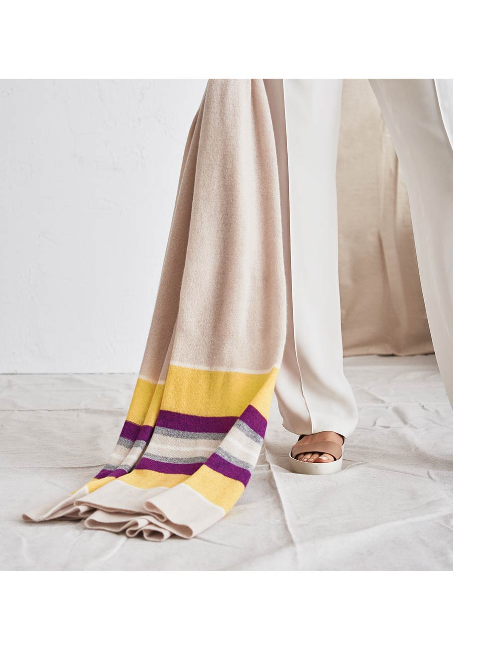 CASHMERE STRIPED TRAVEL WRAP